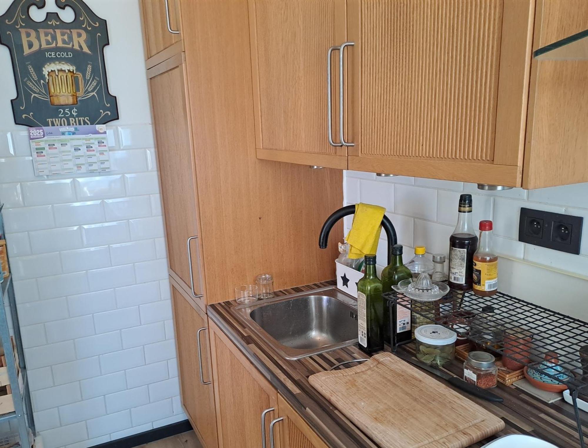 Cozy One-bedroom With Extra Sofa Bed In The Center Of T128 Oostende