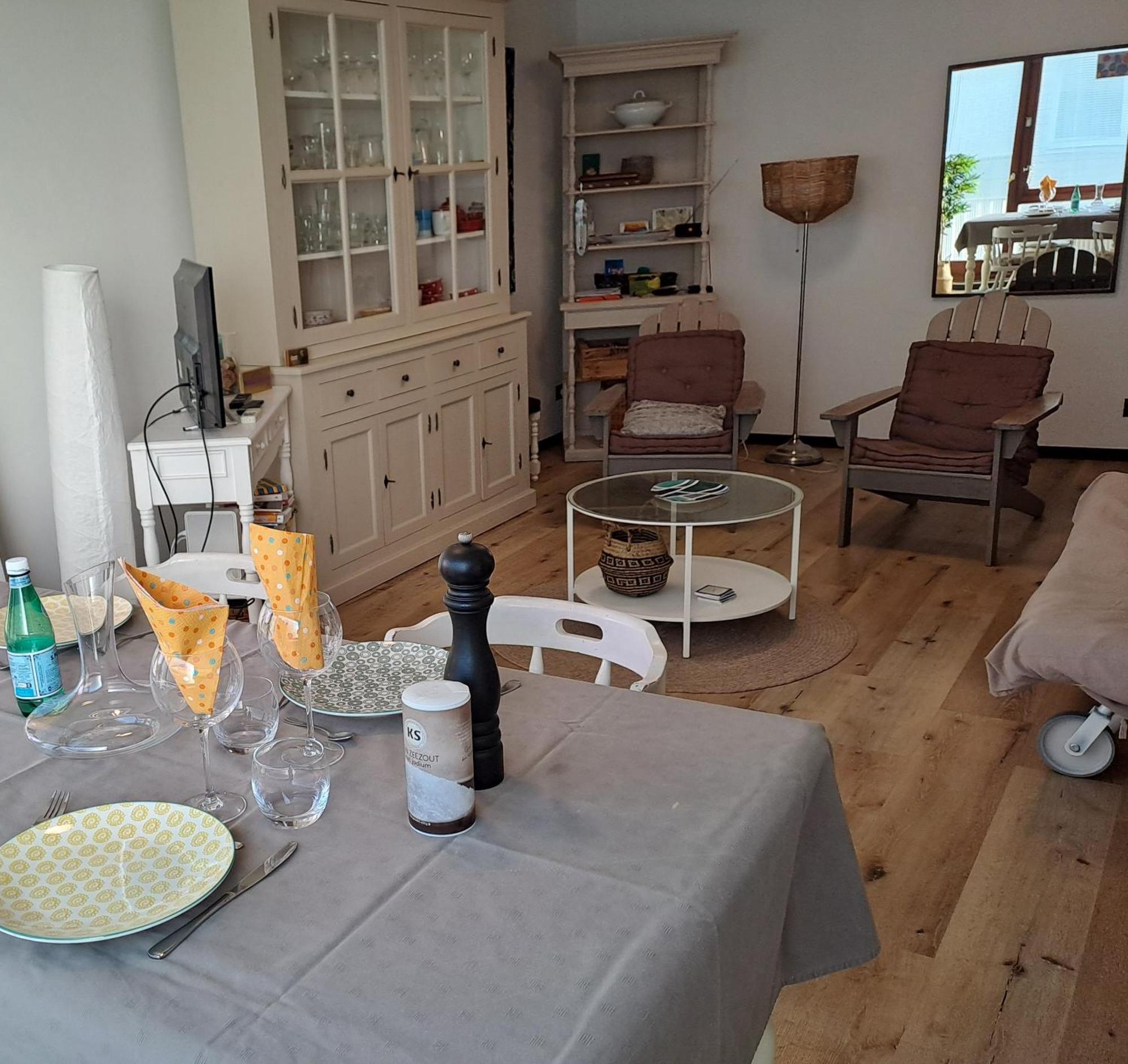 Apartmán Cozy One-bedroom With Extra Sofa Bed In The Center Of T128 *